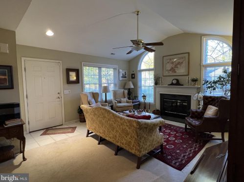 221 Point Ct, Trenton, NJ 08648-2864