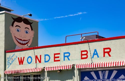 1615 Park Ave, Tinton Falls NJ  07712-5281 exterior