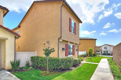 12443 Heritage Springs Dr, Whittier, CA 90670-3862