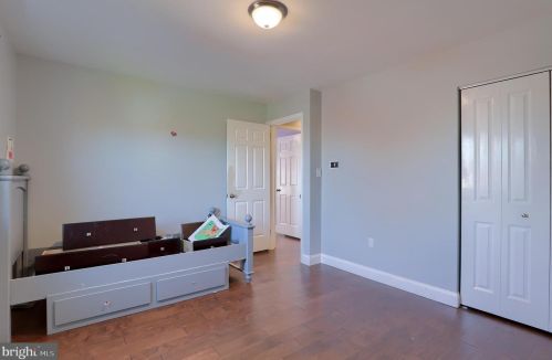 1551 Dunmore Dr, Lancaster PA  17602-1247 exterior