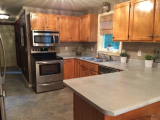 9 Bayberry Ln, Goffstown, NH 03045-1955
