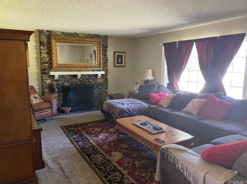 6337 Westview Dr, Riverside, CA 92506-5325