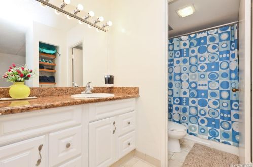 2240 Kuhio Ave, Honolulu HI  96815-2898 exterior