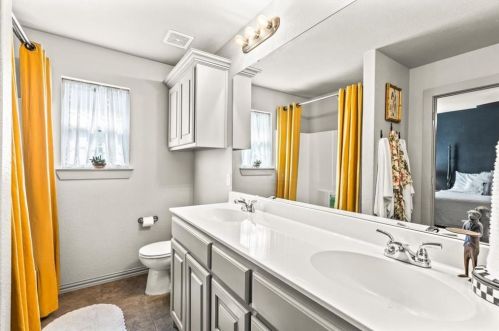 206 3 St, Valley View TX 76272-5403 exterior