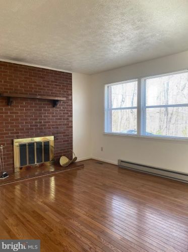 41 Comptons Rd, Castleton, VA 22716-2809