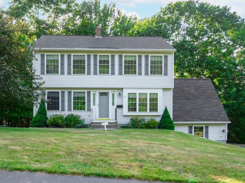 14 Parkside Dr, Biddeford, ME 04005-9011