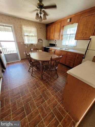 75 Alfred Ave, Trenton, NJ 08610-3701