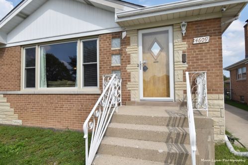 4609 Ozark Ave, Chicago, IL 60706-4526