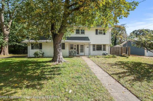 21 Barbara Ln, Oakhurst, NJ 07755-1218