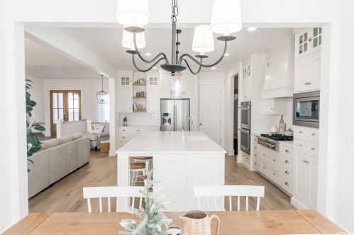 379 Sarah St, Providence UT 84332-9637 exterior