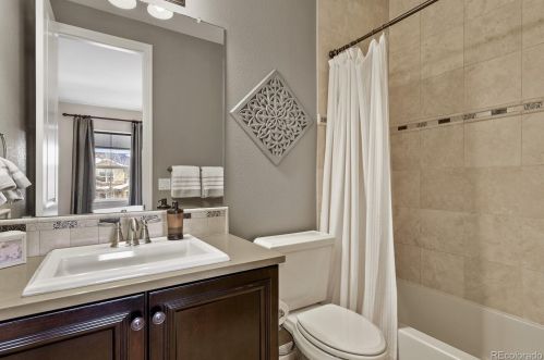 6374 Kewaunee Way, Aurora CO 80016-4310 exterior