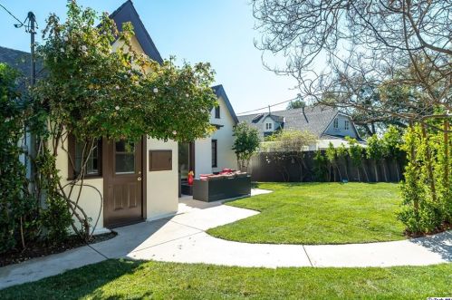 1357 Moncado Dr, Glendale CA  91207-1831 exterior