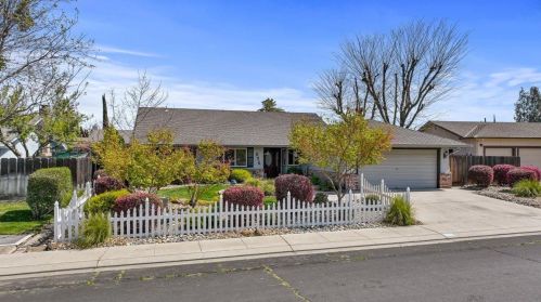 576 Manor Oak Pl, Manteca, CA 95336-3901