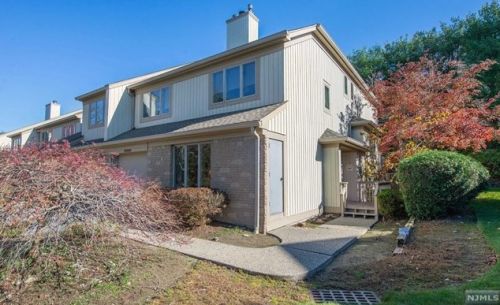 302 Vista View Dr, Mahwah, NJ 07430-2396