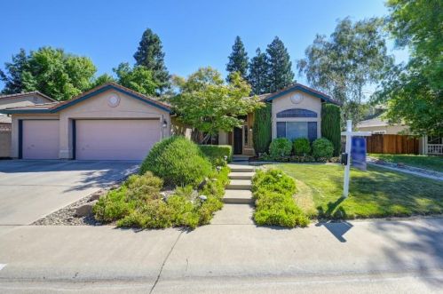 9217 Whittemore Dr, Elk Grove, CA 95624-3506