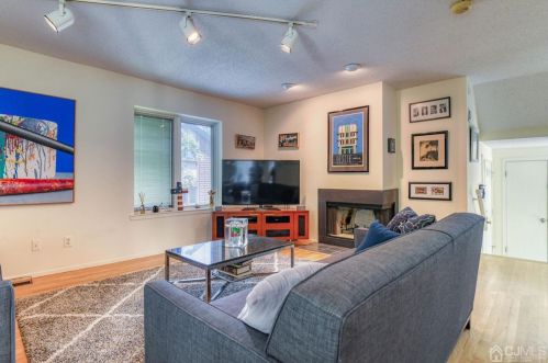 345 Sayre Dr, Princeton NJ  08540-5839 exterior