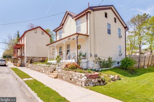 606 Washington St, Charles Town, WV 25414-1738