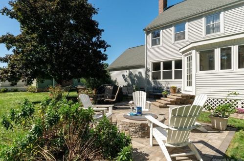 22 Cider Brook Dr, Hartford, CT 06109-3264