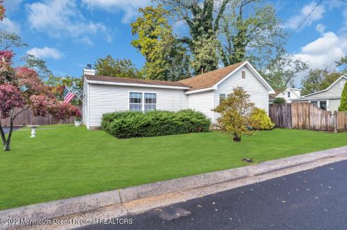 13 Carter Ave, Middletown, NJ 07748-5300