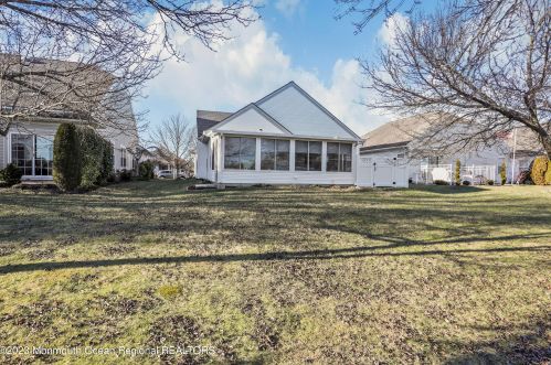 17 Arcadia Dr, Lakehurst NJ  08759-6160 exterior