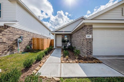 140 Austin St, Angleton TX  77515-4102 exterior