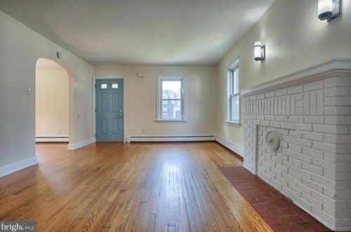 4318 Plymouth St, Harrisburg, PA 17109-2744