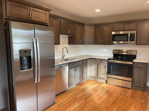 45 Old Turnpike Rd, Southington CT  06489-3633 exterior