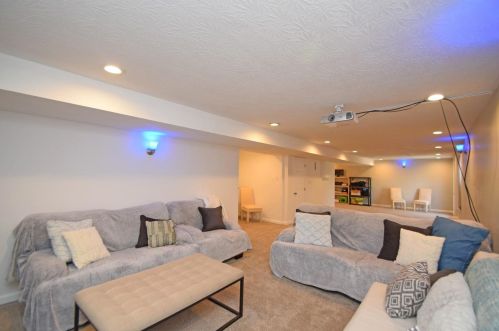 9655 Fallsridge Ct, Cincinnati OH 45231-2885 exterior