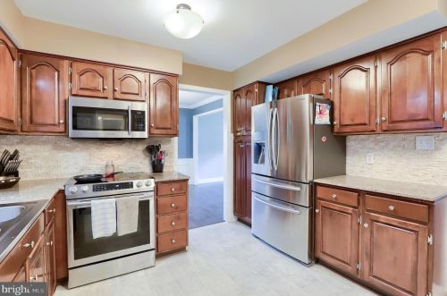 1551 Dunmore Dr, Lancaster PA  17602-1247 exterior