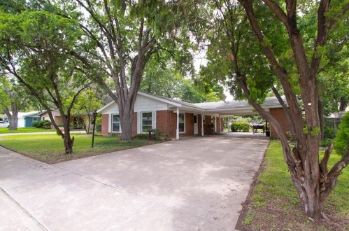 5712 Fairlane Dr, Austin TX  78757-4413 exterior