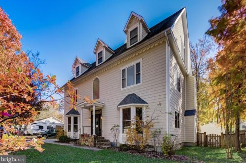 4933 Aspen St, Shady Side, MD 20764-9667