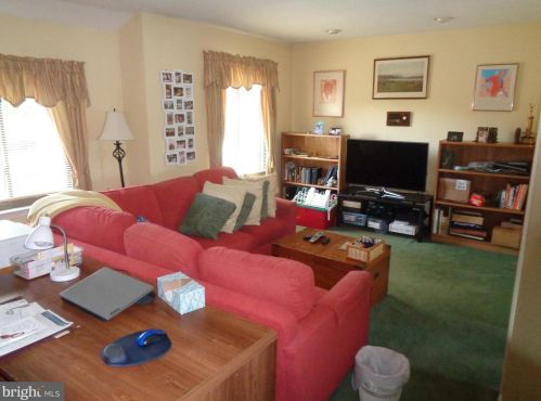 38 Topaz Ln, Trenton NJ 08690-3614 exterior