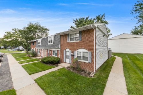 1555 Mckool Ave, Streamwood, IL 60107-3141