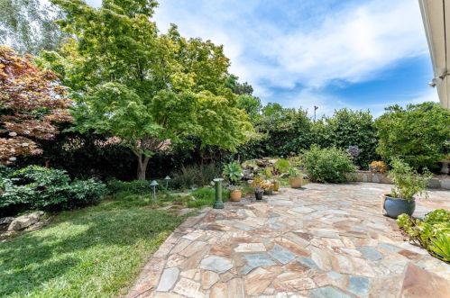 3902 Altura Ave, Glendale CA 91214-2501 exterior