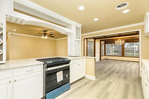 921 Western Ave, Angleton TX 77515-4256 exterior