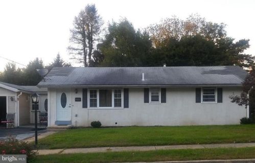 5608 Akron Dr, Harrisburg, PA 17109-5601
