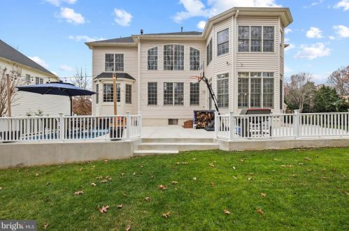 7305 Laurel Creek Ct, Springfield VA  22150-4912 exterior