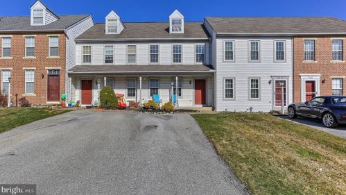 2773 Woodmont Dr, York, PA 17404-7826