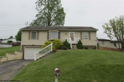 9 Timothy Ln, White Hall, WV 26554-1322