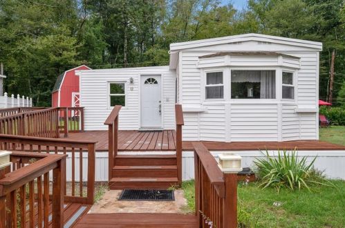 12 Woodhaven Dr, Glocester, RI 02814-2110