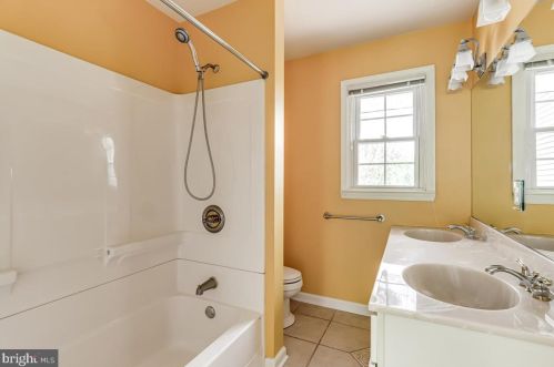 20 Harriet Dr, Princeton NJ  08540-3935 exterior