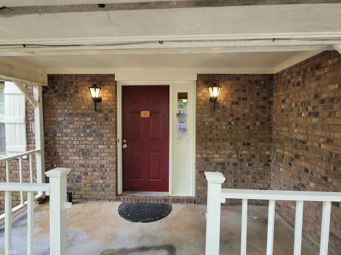 1 Shadowwood Dr, Newnan, GA 30265-1234