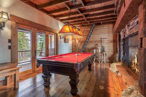 12332 Ski Slope Way, Truckee CA  96161-6603 exterior