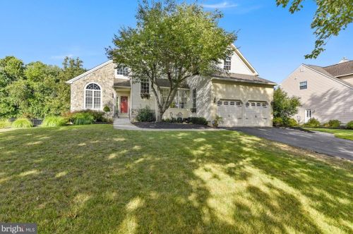 28 Cattail Dr, Mount Laurel, NJ 08054-3085