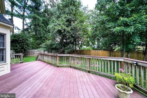 7107 Dudrow Ct, Springfield VA  22150-4442 exterior