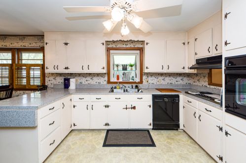 361 Hobcaw Dr, Mount Pleasant, SC 29464-2572