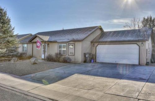 952 Spruce Pl, Eagle Crest, OR 97756-1084