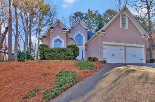 211 Bent Oak Ln, Holly Springs, GA 30189-8121