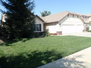 2830 Newton Ct, Visalia, CA 93291-6593