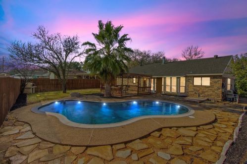 3120 Manchester Cir, Bedford, TX 76021-2901